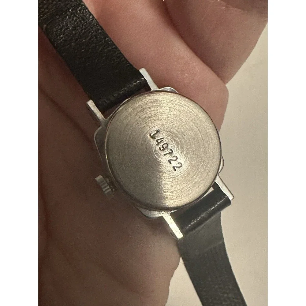 Chaika Vintage Women’s Wrist Watch USSR 1970’s 17 Jewels